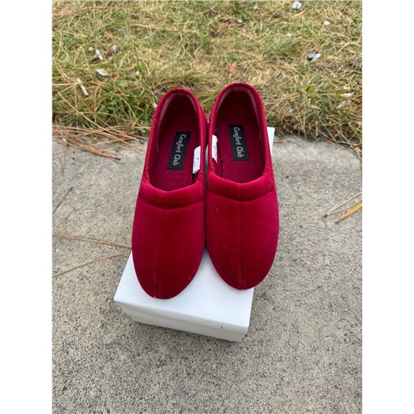 Comfort club size 7 slippers