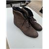 Image 1 : Plaza suites size 7 1/2 shoes