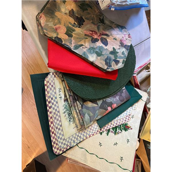 Placemats and table linens