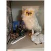 Image 1 : Assorted decor