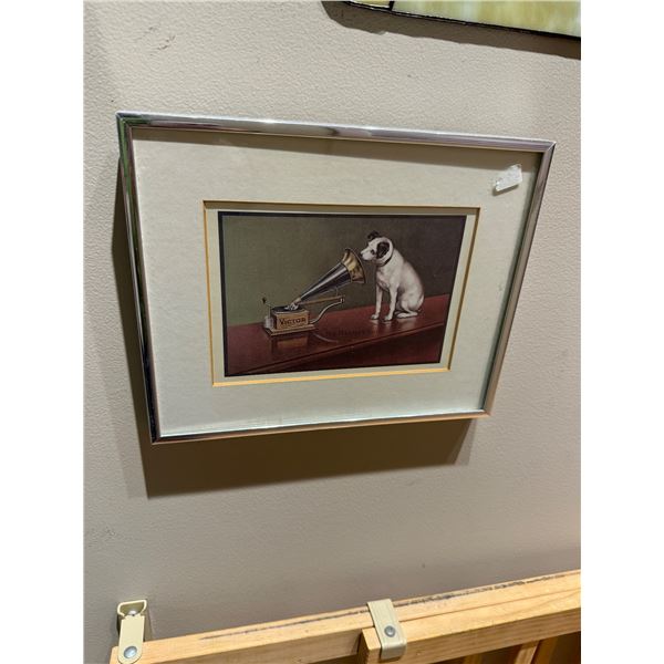 His masters voice while hanging