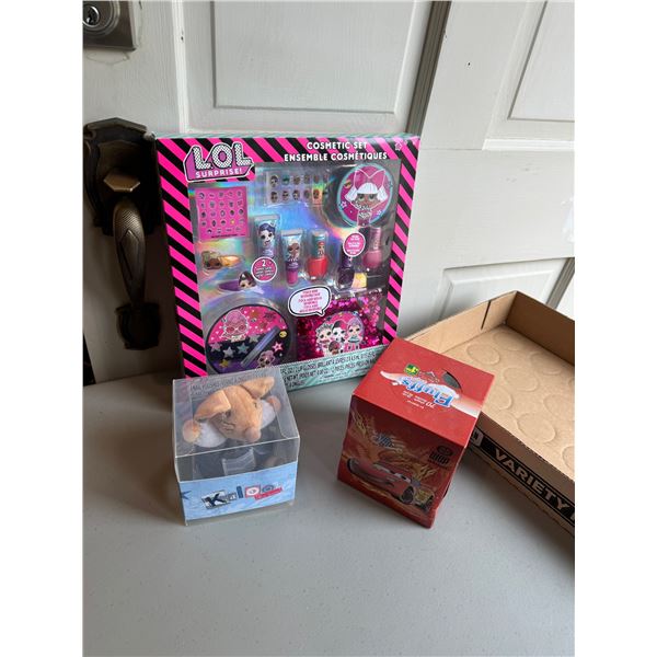 Children's cosmetic, set tissue and toy