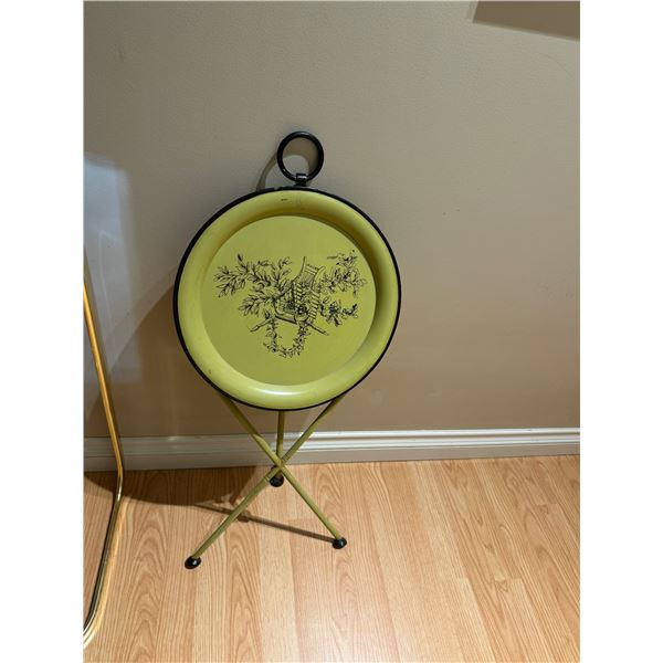 Folding tin table
