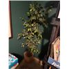 Image 1 : Artificial tree