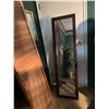 Freestanding mirror