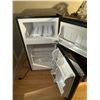 Image 2 : Frigidaire mini fridge