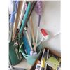 Image 7 : Cleaning tools, painting gear A