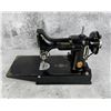 Image 2 : Singer 221 Featherweight Sewing Machine