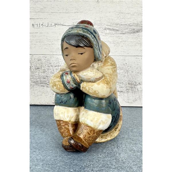 Lladro Daisa 2159 Pensive Eskimo Boy