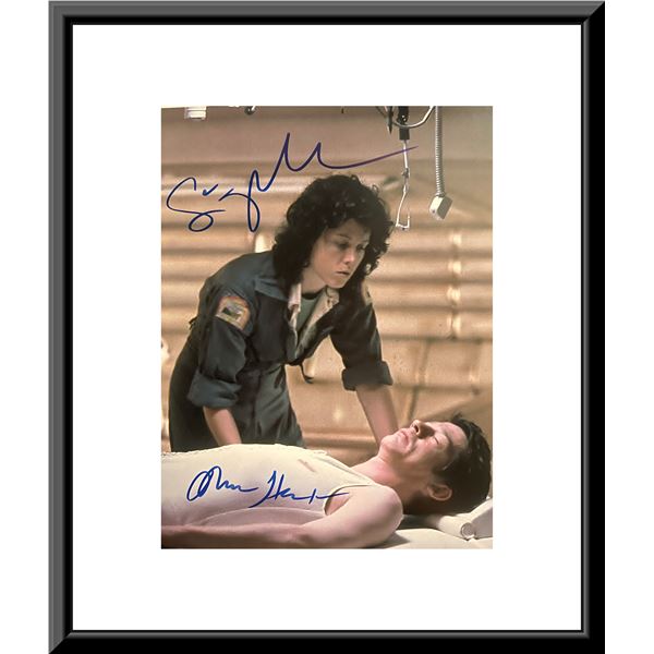 Aliens cast signed photo