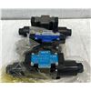 Image 1 : Lot of (3) Hydraulic Valves