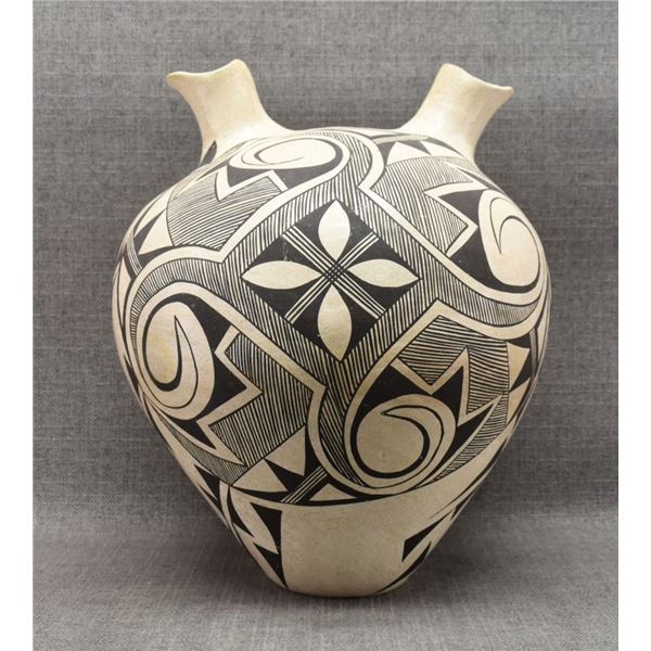 ACOMA POTTERY VASE (E. HISTIA)
