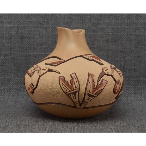 HOPI POTTERY VASE (LOREN H. NAMPEYO)