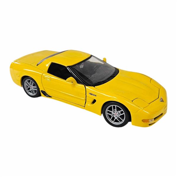 Maisto 2002 Corvette 1/24 Scale Die Cast Car