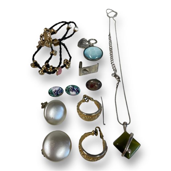 Assorted Jewellery: Necklaces, Bracelet, Earrings