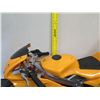 Image 8 : Very Small Yellow Mini-Moto 2-Cycle Gas Racer Bike