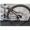 Image 8 : Trek 7.5FX White Hybrid Fitness Bike
