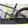 Image 8 : Fitbike Gray BMX Bike