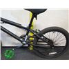 Image 8 : Kent Gray Fat Wheel BMX Bike w/ Wheel Pegs
