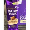 Image 2 : CASE LOT - Cadbury Dairy Milk Vanilla Creme Candy Bars 21x95g