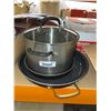 Image 1 : Lot of 2 Frying Pans and Stainless Steel Stock Pot