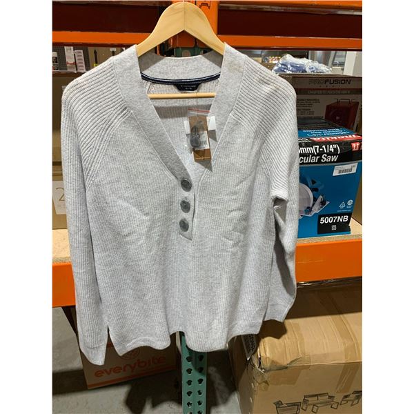 Denver Hayes Ladies Size XL 3 Button Sweater Light Grey