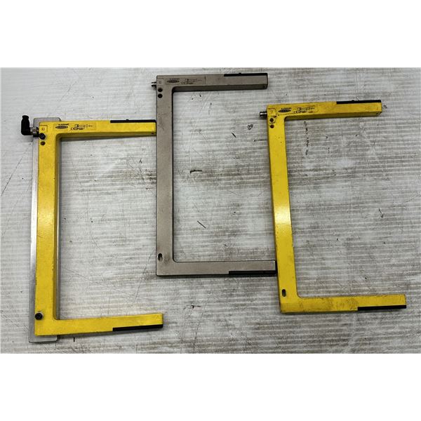 (3) Banner #SLM220N6Q Distance Slot Sensors