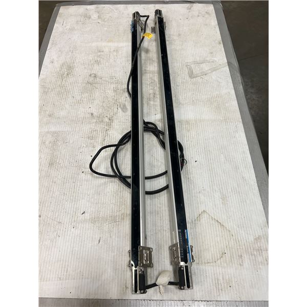 (2) Keyence #SL-V44H-R Light Bars