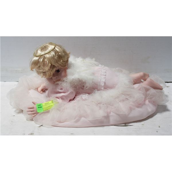 PORCELAIN ANGEL BABY WITH BED