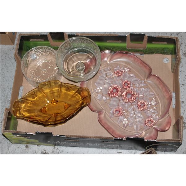 4 VINTAGE TRAYS/DISHES - ESTATE
