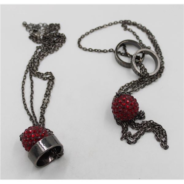 2 INTERCHANGABLE NECKLACES WITH RINGS