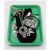 Image 1 : NEW GREEN TRAY WITH 4 NEW JEWELRY PIECES - RETAIL