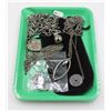 Image 1 : NEW GREEN TRAY WITH 4 NEW JEWELRY PIECES - RETAIL