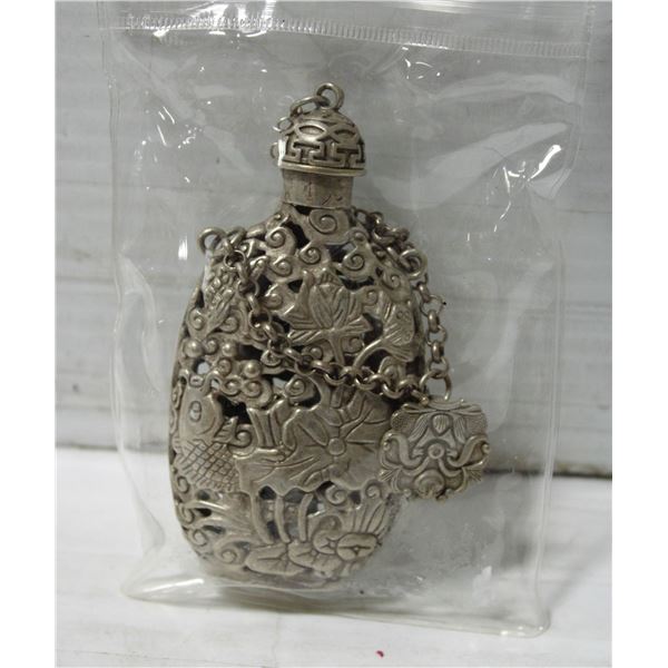 ANTIQUE RETICULATED SACHET SNUFF BOTTLE -