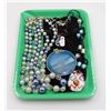 Image 1 : NEW GREEN TRAY WITH 4 NEW JEWELRY PIECES - RETAIL