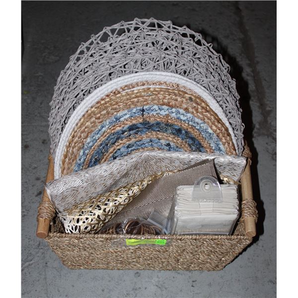 PLACE MATS/FABRIC NAPKINS/RINGS IN BASKET