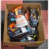Image 1 : LARGE BOX OF CHIPS AND CRISPY MINIS