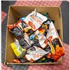 Image 1 : LARGE BOX OF CHIPS AND CRISPY MINIS