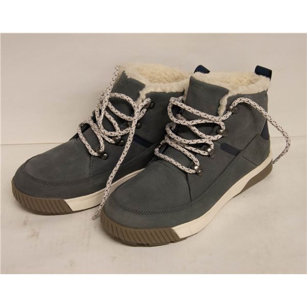 NEW NORTHFACE WOMEN'S BOOT SIZE 5 1/2