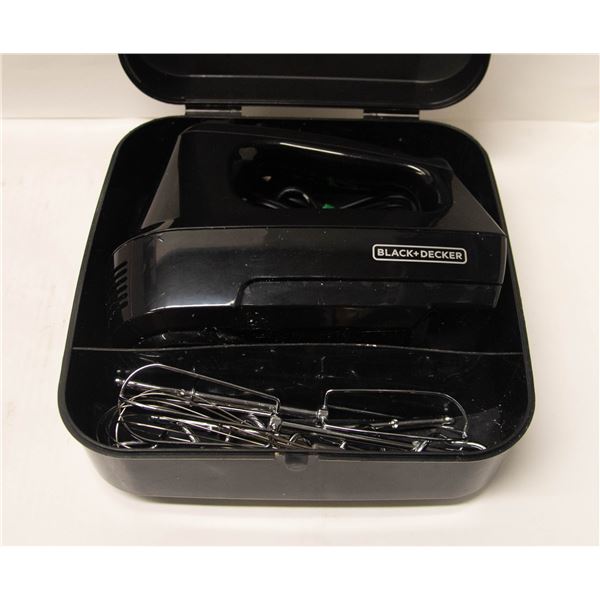 BLACK AND DECKER ELECTRIC MIXER IN CASE