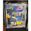 Image 1 : VINTAGE 4 FT ROBOT WITH REMOTE IN BOX-ESTATE