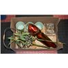 Image 1 : FLAT OF ESTATE ITEMS INCLUDES DECOR AND MORE