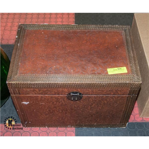 SOLID WOOD HINGED LID STORAGE CHEST - LINED
