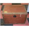 Image 1 : SOLID WOOD HINGED LID STORAGE CHEST - LINED