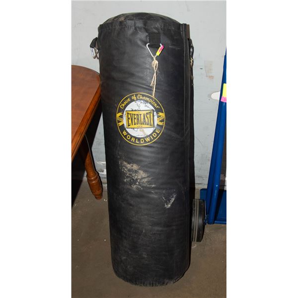 EVERLAST PUNCHING BAG