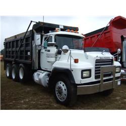 2000 MACK RD690S TRI-AXLE DUMP