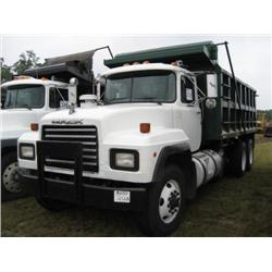 1998 MACK RD690S TRI-AXLE DUMP