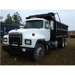 1994 MACK RD690S TRI-AXLE DUMP