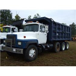 1994 MACK RD690S TRI-AXLE DUMP