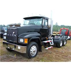 2004 PETERBILT 379 EXT HOOD T/A TRUCK TRACTOR S/N D829254